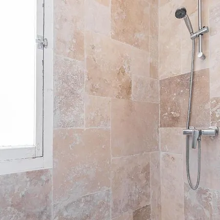 Feel - Alphonse Karr Apartman *